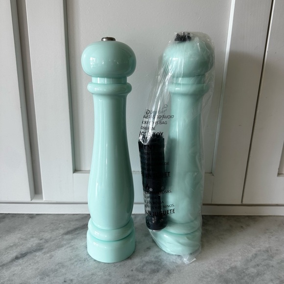 New Dash Mint Green Salt and Pepper Electric Battery Grinder Set - Picture 1 of 3